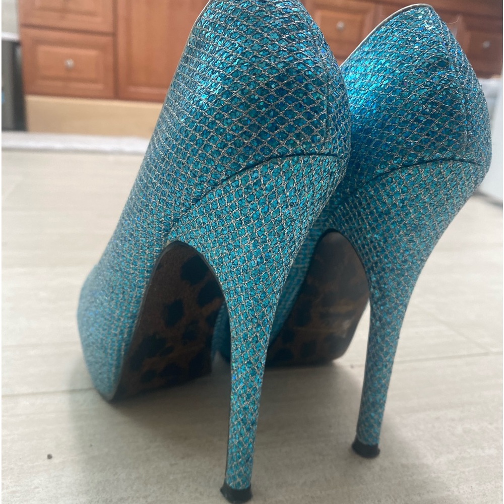 Teal Bettie page heals